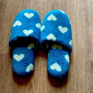I am selling slippers
